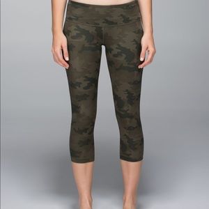 RARE lululemon camo size 4 crop (not wunder under)